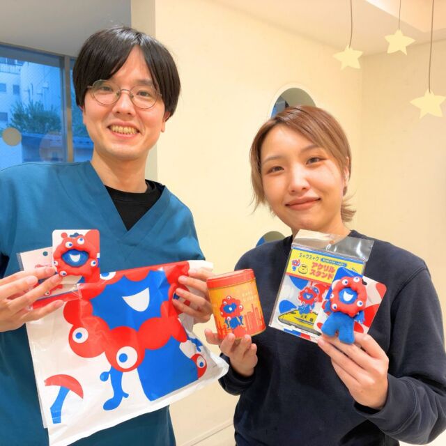 こんにちは！中野みらい矯正歯科です😊
⁡
患者様からミャクミャクのお土産をいただきました♡
こんなにたくさんありがとうございます🥰
⁡
いろんな場所に飾りましたので探してみてくださいね💗

【無料相談のご予約・お問い合わせ】
☎︎ 03-6454-1040
📱 https://nakano-kyousei.com/counseling/form/

#矯正歯科 #歯科矯正 #矯正専門医 #目立たない矯正 #ワイヤー矯正 #矯正 #歯列矯正 #クッキー #ミャクミャク #大人の矯正 #小児矯正 #子供の矯正 #子どもの矯正 #中野 #中野駅 #中野区 #無料相談 #部分矯正 #ミャクミャクグッズ #矯正治療 #お菓子 #差し入れ #プレゼント #お土産 #手土産 #万博 #大阪万博 #大阪みやげ #ドクターイエロー